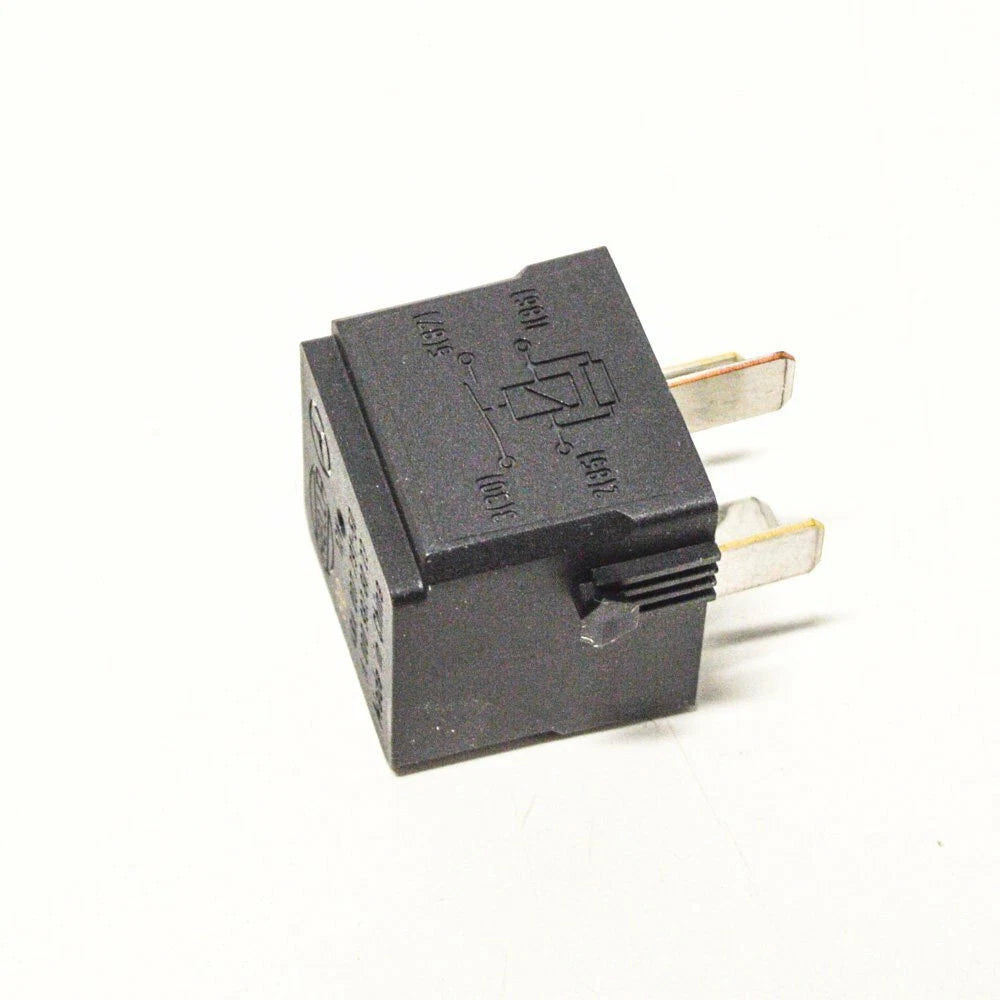 NEW MB CLA W117 RELAY A0009828023 ORIGINAL