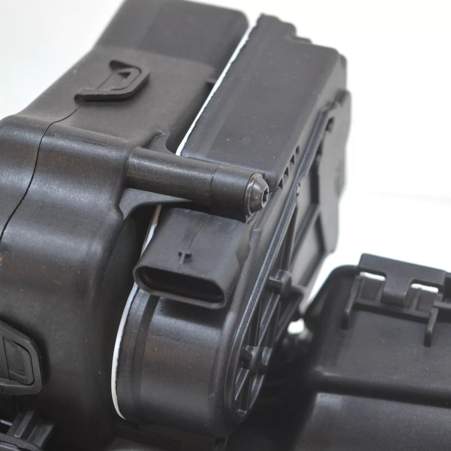 NEW BMW I8 L12 FRONT BOTTOM AIR DUCT 51747350986 7350986 ORIGINAL