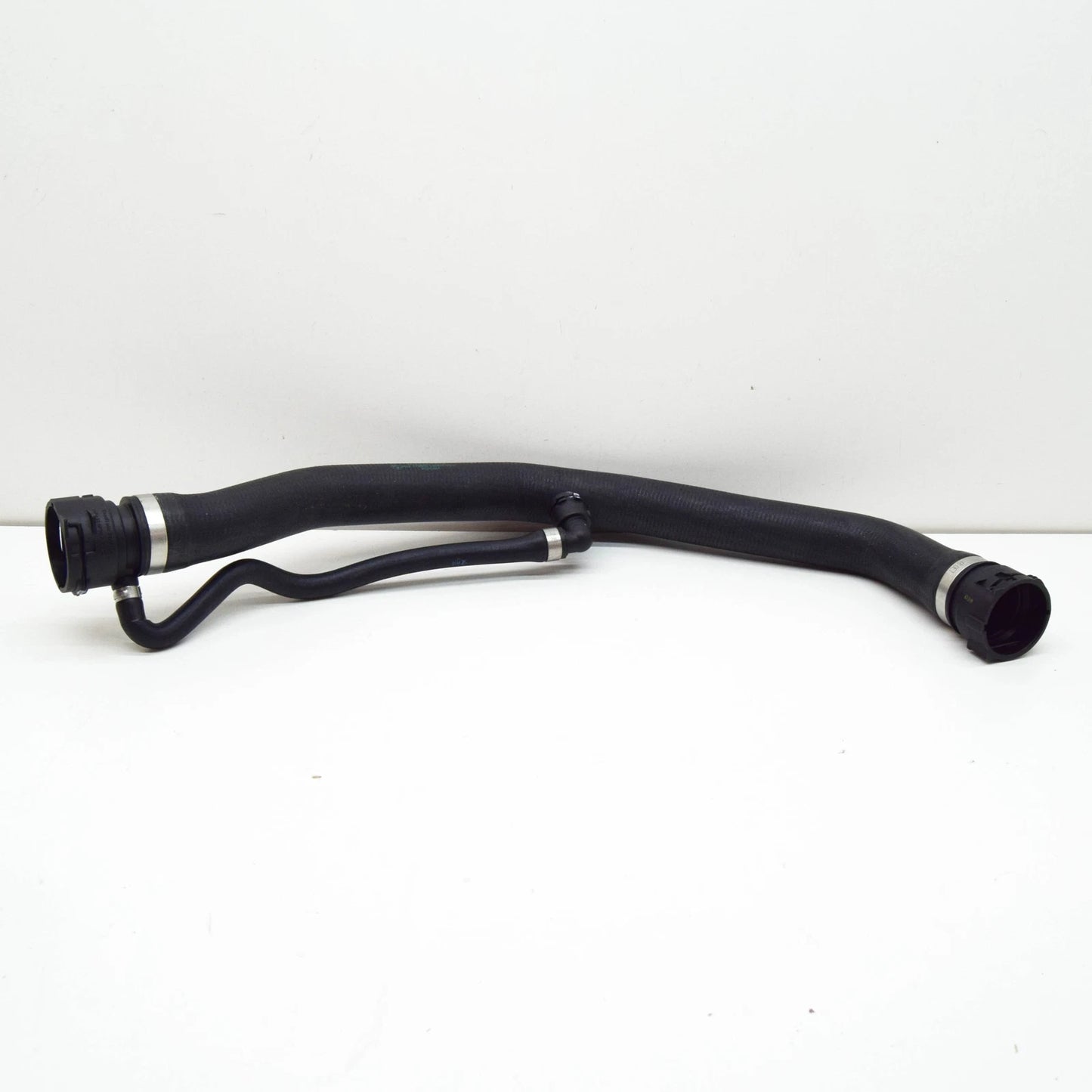 NEW BMW E65 E66 SEDAN RADIATOR COOLING SYSTEM WATER HOSE 2249459 17122249459