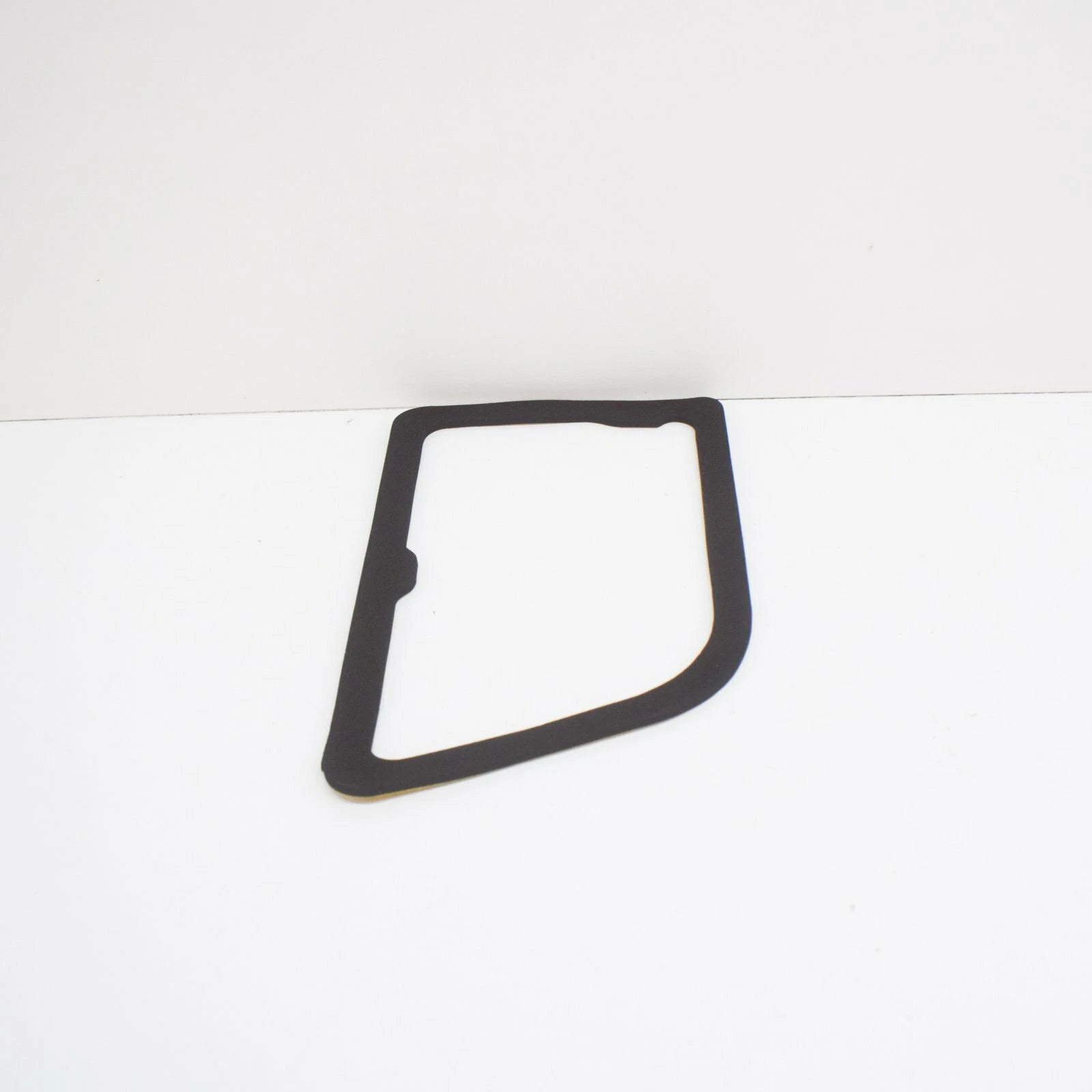 NEW BMW X5 E70 REAR LEFT LIGHT INNER GASKET SEAL 63217288973 2010 ORIGINAL