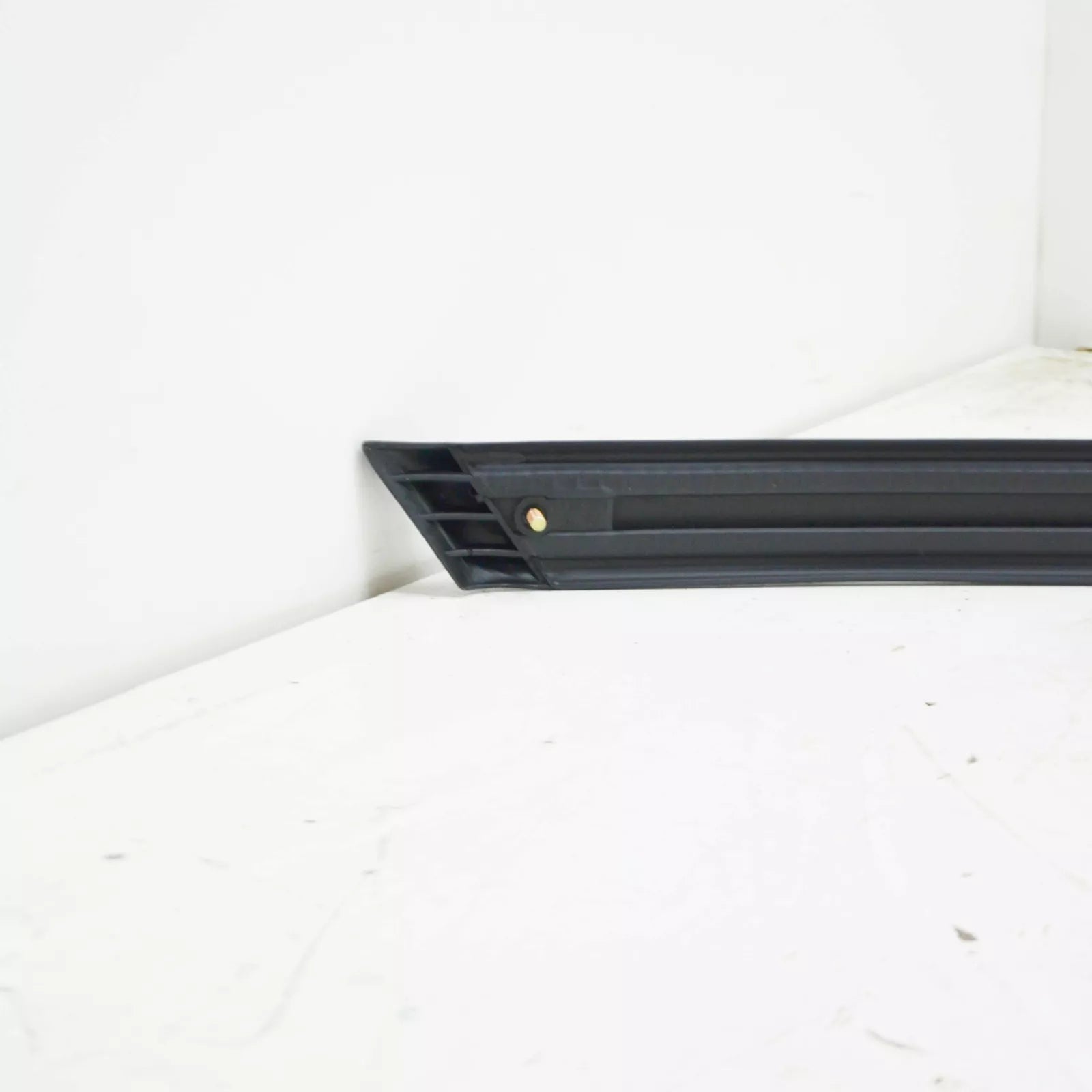 NEW BMW 5 E28 EUROPEAN REAR BUMPER PROTECTIVE MOULDING 51121867615