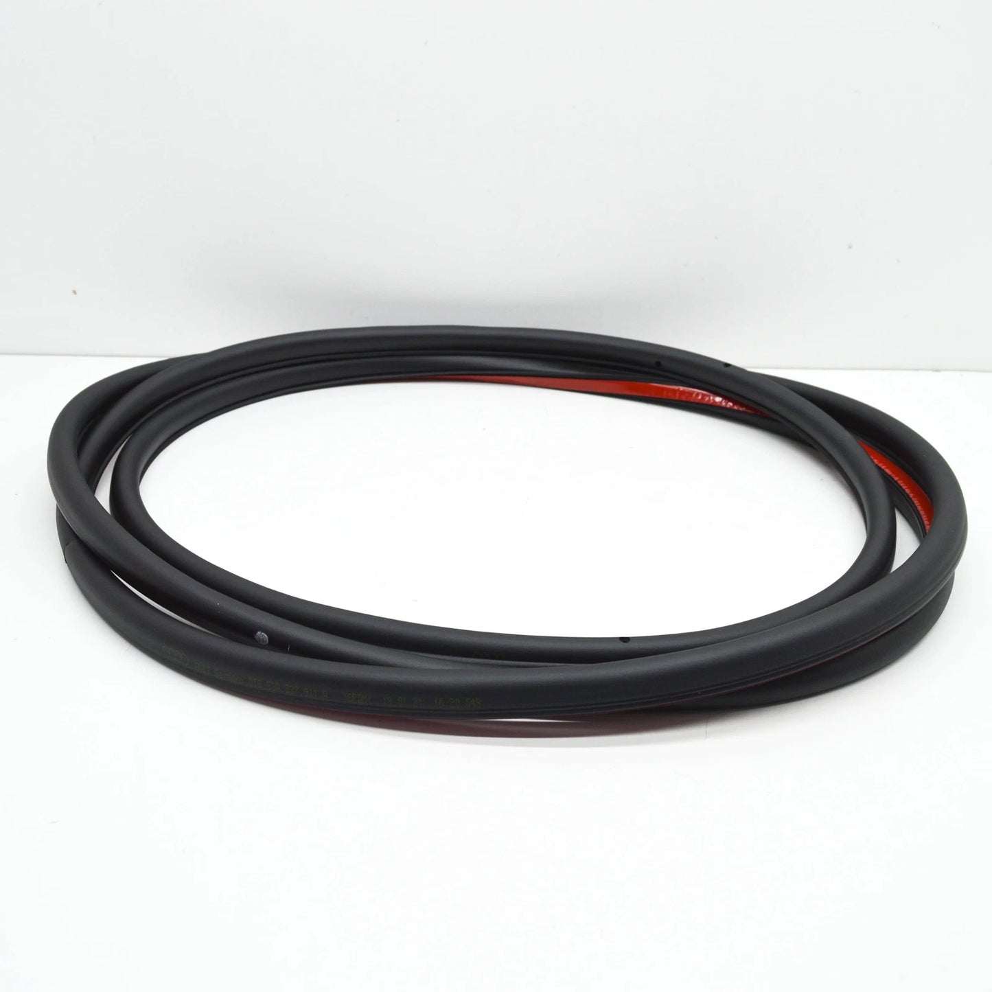 NEW AUDI Q3 F3 FRONT LEFT DOOR SEALING 83A837911A