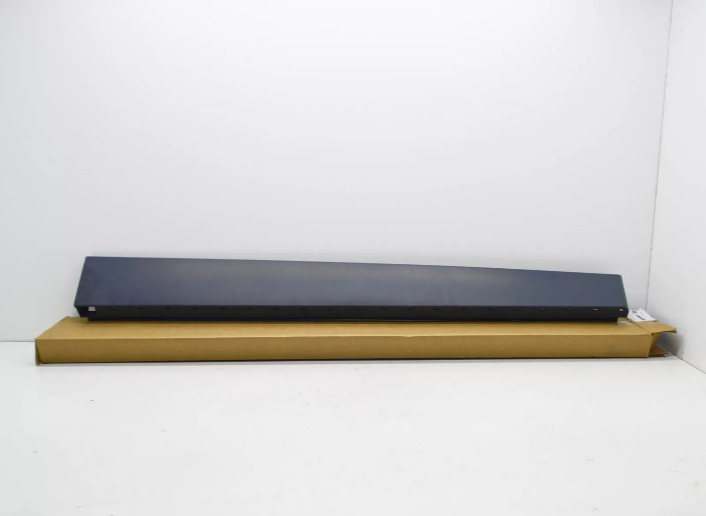 NEW BMW X3 F25 M FRONT RIGHT DOOR LOWER MOLDING 51138052082 ORIGINAL