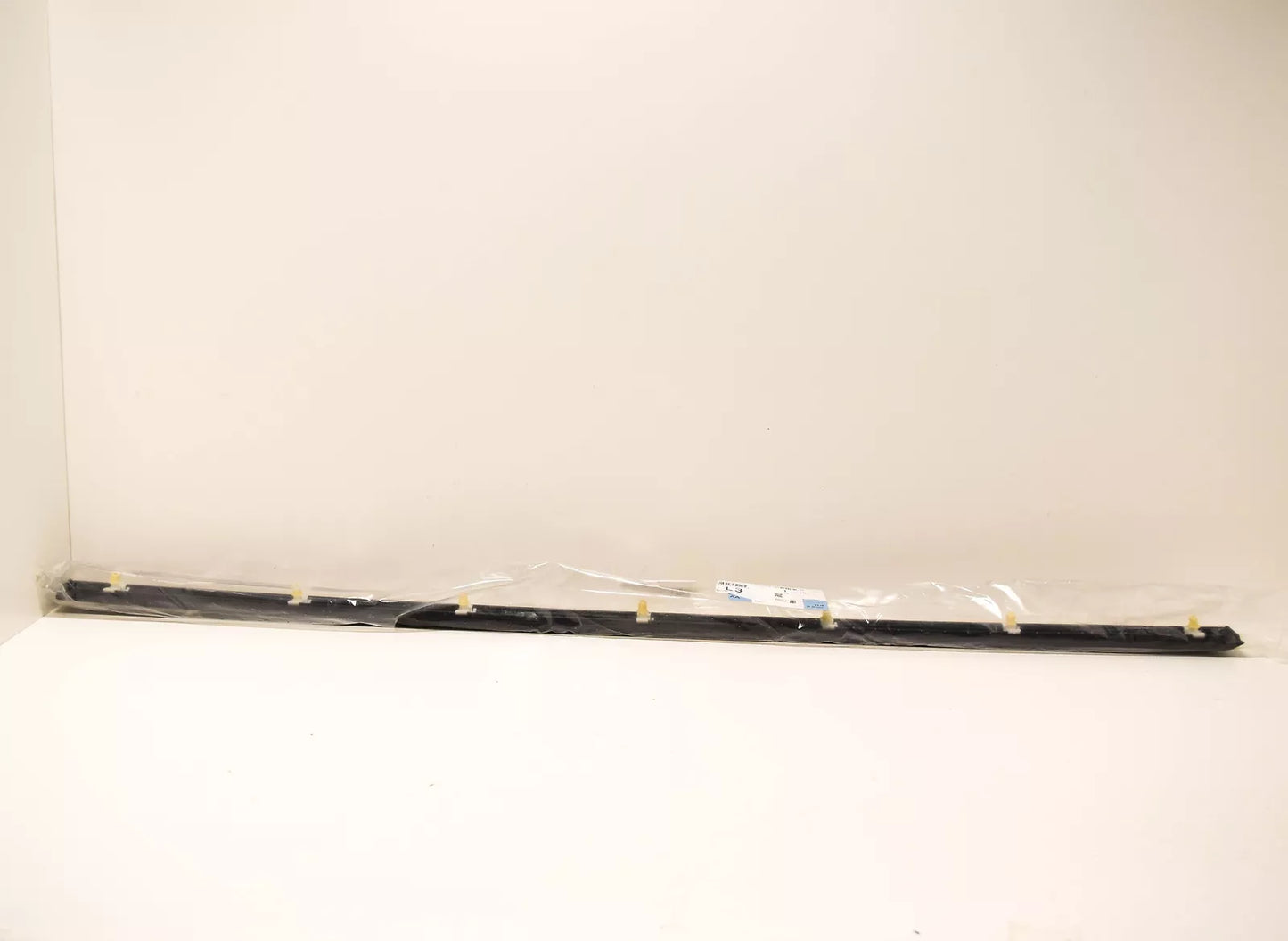 NEW BMW 3 E36 COMPACT FRONT LEFT DOOR MOLDING TRIM 51132266093 2266093 ORIGINAL