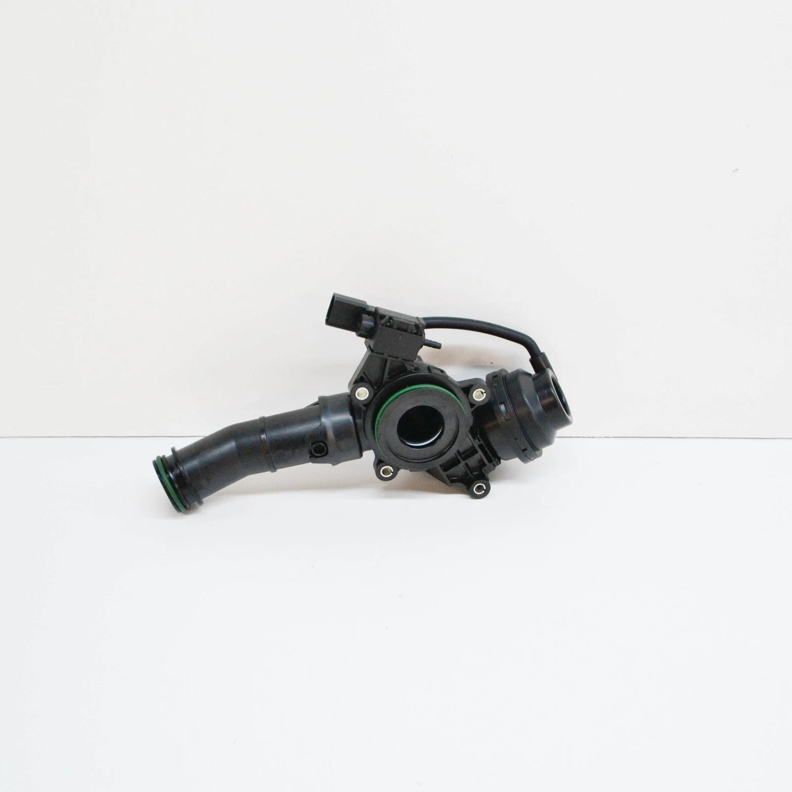 NEW AUDI A7 SPORTBACK 4G FRONT COOLANT SWITCHING VALVE 079121678K ORIGINAL