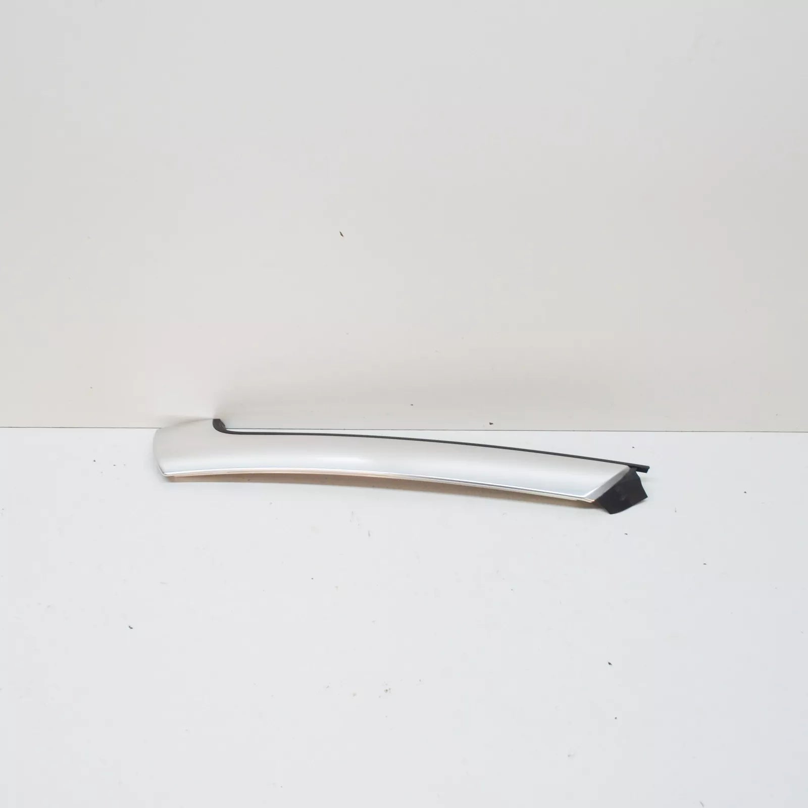 NEW AUDI R8 42 EXTERIOR LEFT SIDE PILLAR MOLDING 427853265D 3Q7 ORIGINAL