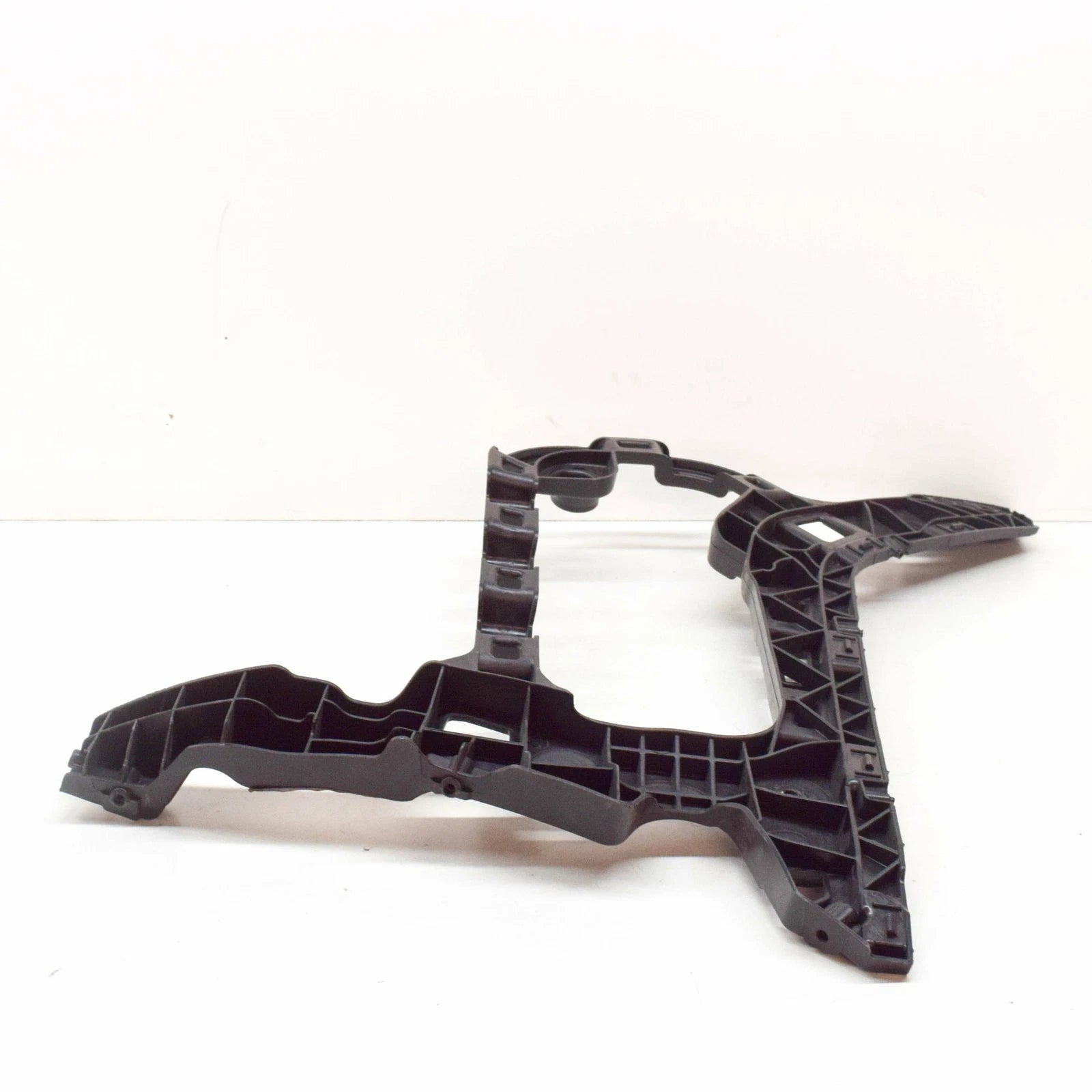 NEW VOLKSWAGEN PASSAT VARIANT B8 REAR RIGHT BUMPER BRACKET 3G9807394