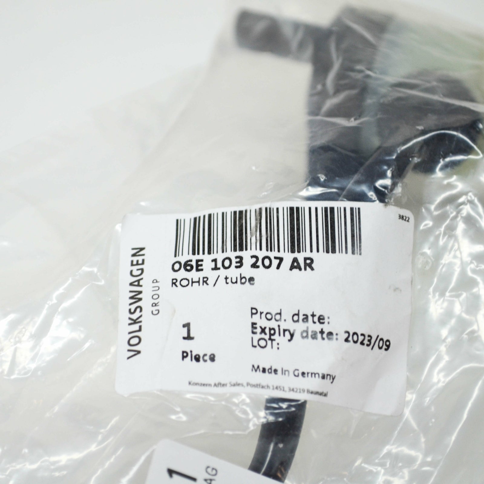 NEW AUDI A4 AVANT B7 ENGINE BREATHER HOSE 06E103207AR ORIGINAL