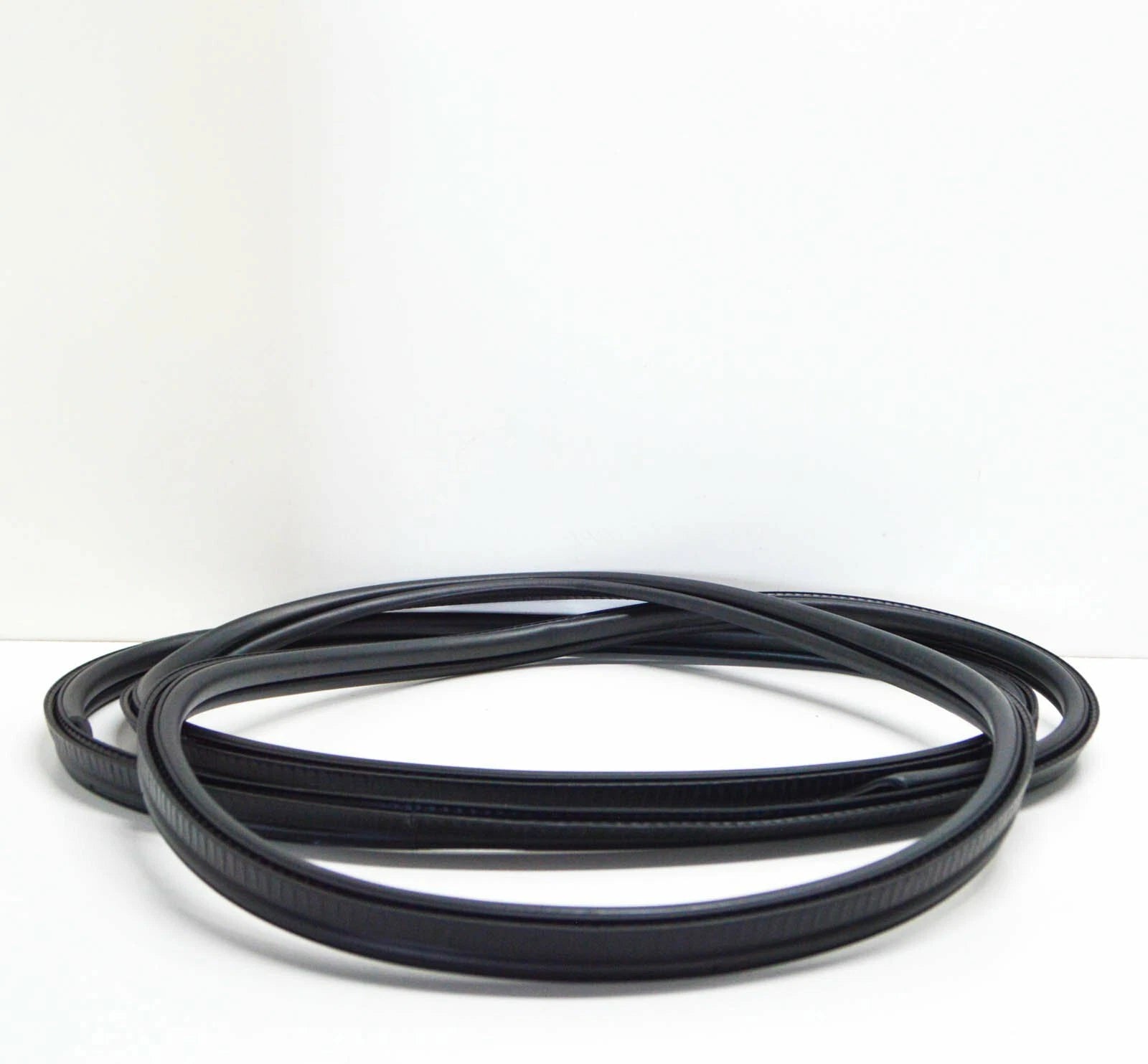 NEW MERCEDES-BENZ TAILGATE REAR DOOR SEAL A6397410580