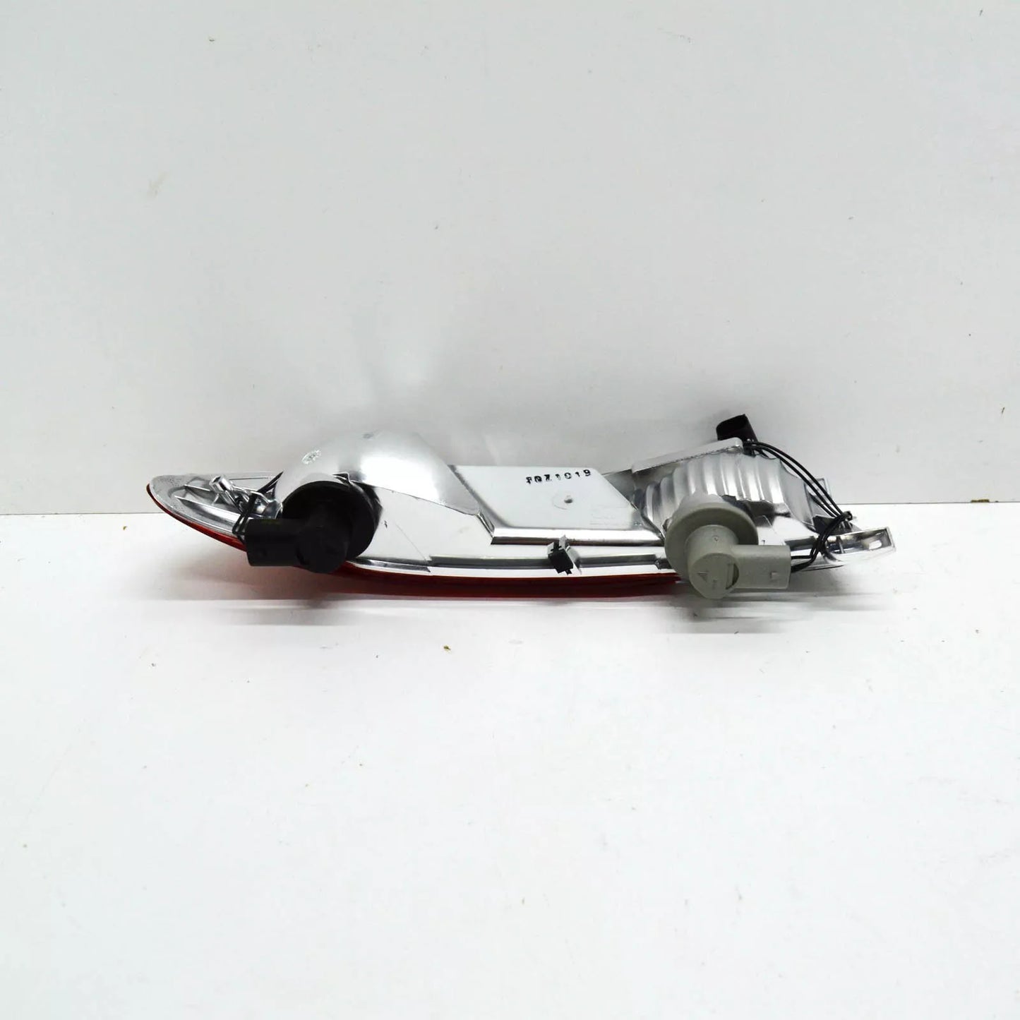 NEW BMW 6 E63 REAR BUMPER REVERSE LAMP LIGHT REFLECTOR RIGHT 63217165816