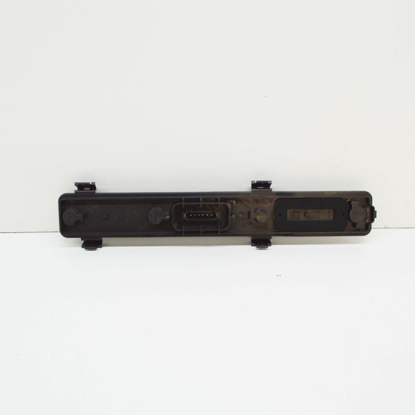 NEW MERCEDES-BENZ VITO W639 REAR LEFT LAMP CARRIER A0008201077 ORIGINAL