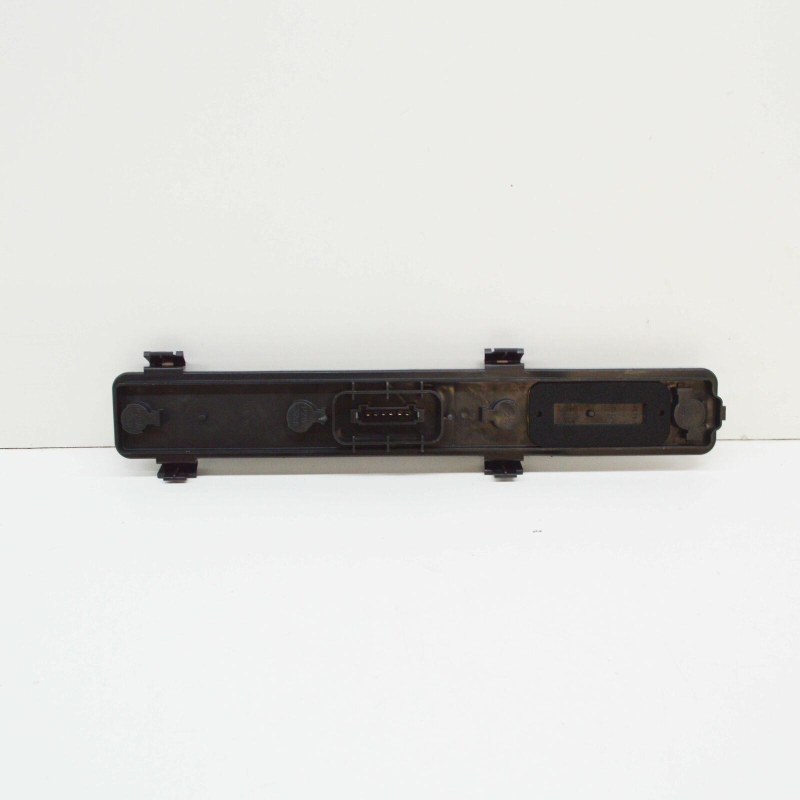 NEW MERCEDES-BENZ VITO W639 REAR LEFT LAMP CARRIER A0008201077 ORIGINAL