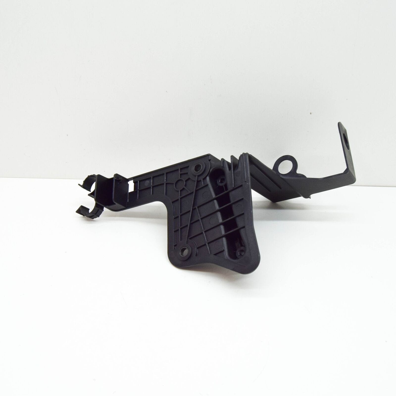 NEW AUDI A6 4A C8 ENGINE COOLANT PUMP BRACKET 4K0145879R ORIGINAL