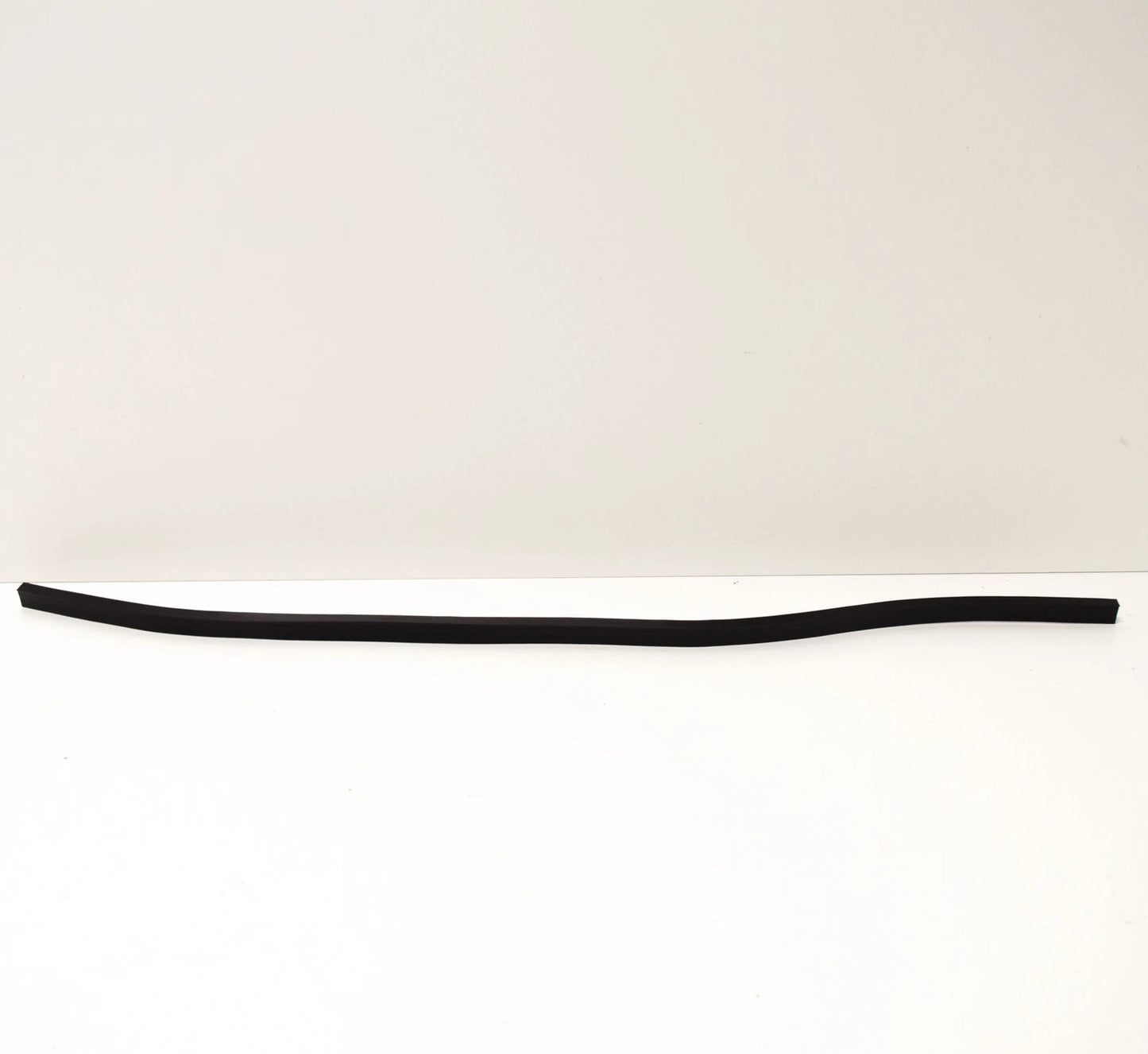 NEW BMW 1502 OUTER WINDOW DOOR WEATHERSTRIP 51211847798 ORIGINAL