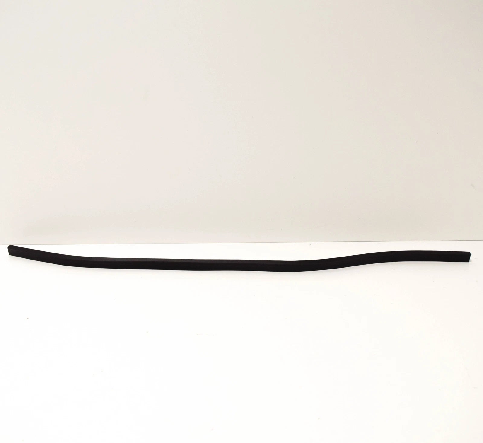 NEW BMW 1502 OUTER WINDOW DOOR WEATHERSTRIP 51211847798 ORIGINAL