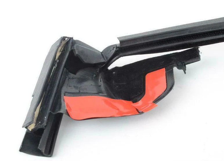 NEW VW BEETLE CONVERTIBLE 1Y REAR RIGHT WINDOW APERTURE SEAL 1Y0825162F