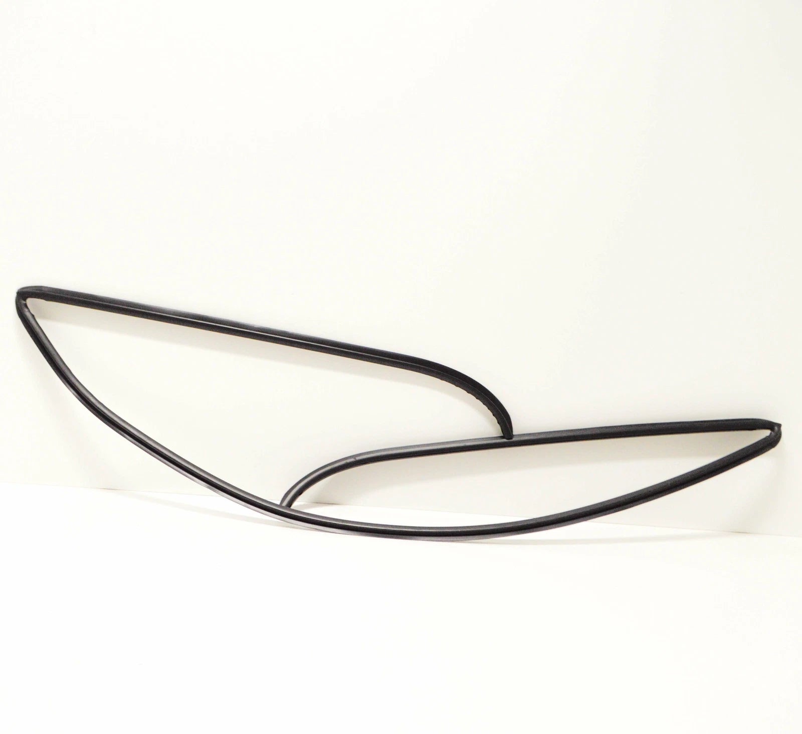 NEW BMW 5 E60 REAR UPPER WINDSCREEN SEAL 51317027916 7027916 ORIGINAL