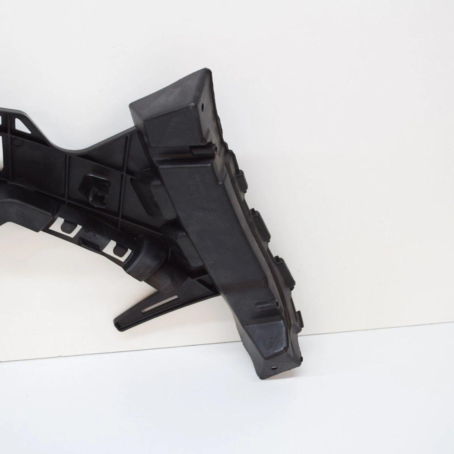 NEW VOLKSWAGEN CC FRONT BUMPER RIGHT GUIDE PIECE 3C8807178A ORIGINAL