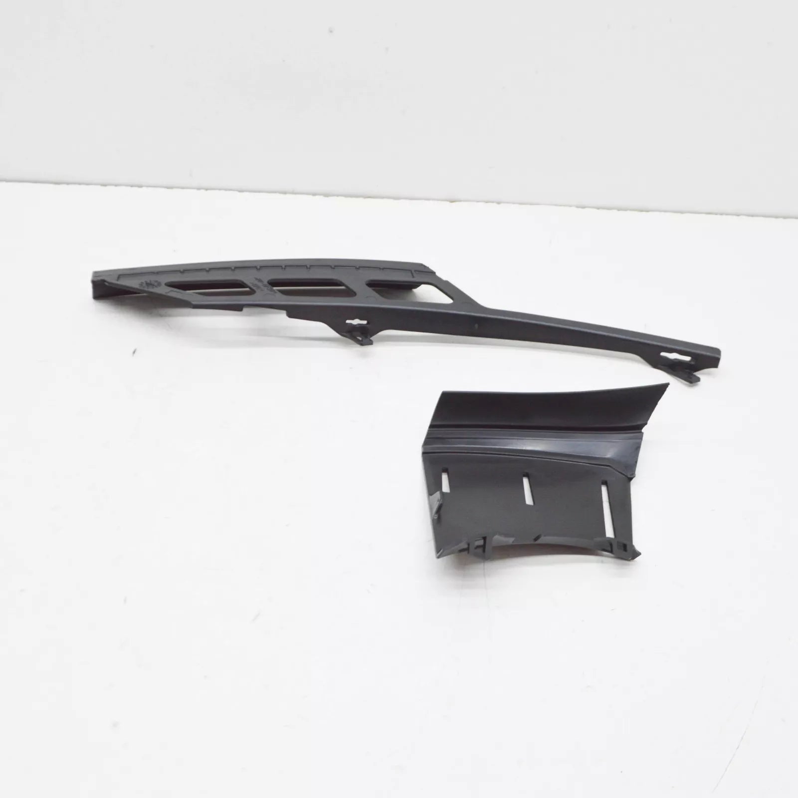 NEW BMW I3 I01 FRONT LEFT HEADLIGHT TRIM 63117396333 ORIGINAL