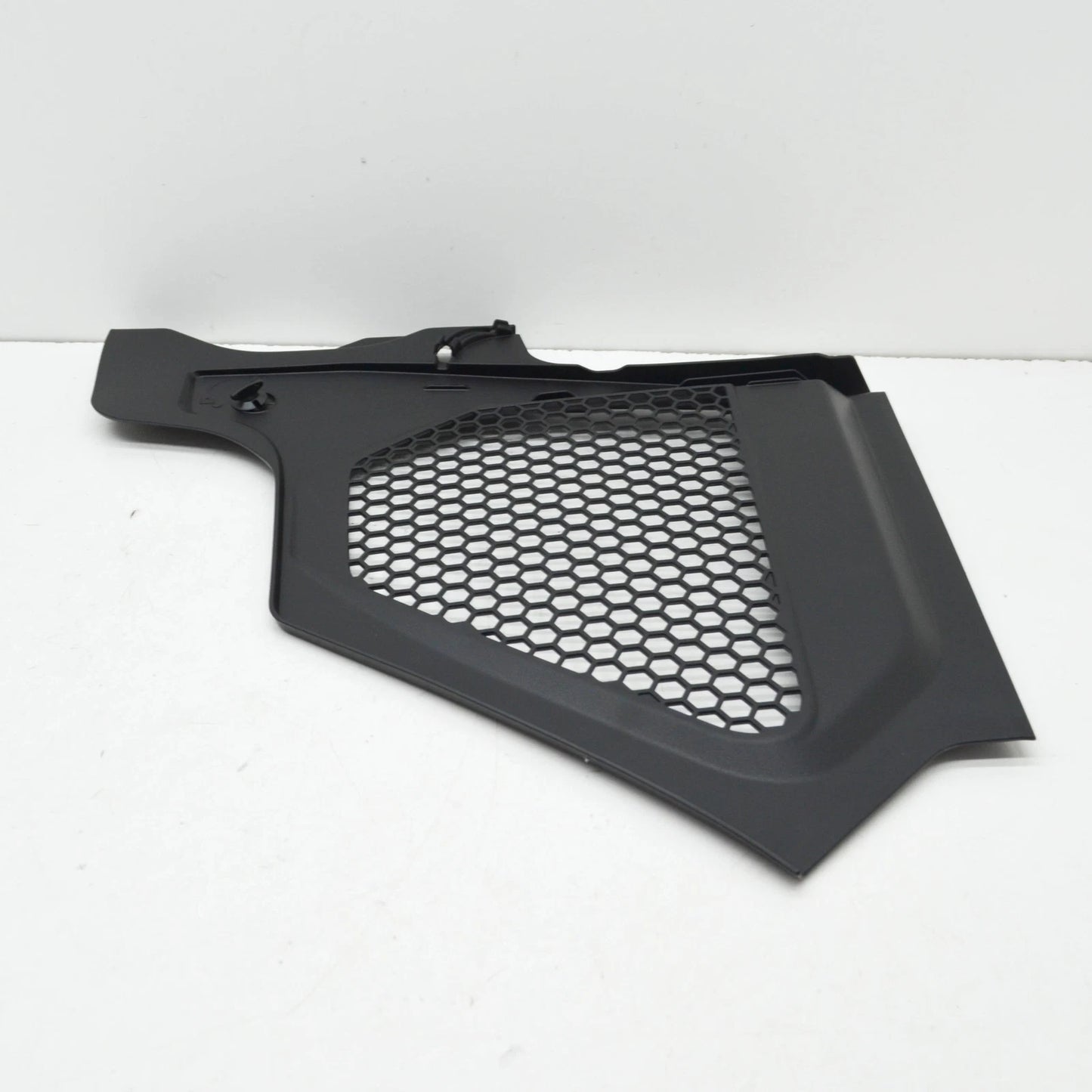 NEW BMW M4 COUPE G82 FRONT RIGHT WINDSHIELD COVER COWL PANEL 51718074669