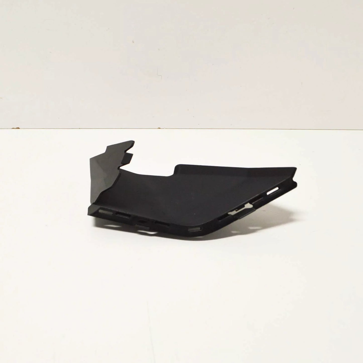 NEW AUDI Q7 4L FRONT RIGHT AIR GUIDE 4L0807152C01C