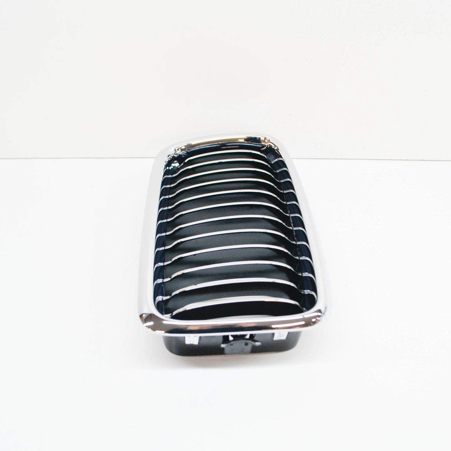 NEW BMW E38 FRONT RADIATOR KIDNEY CHROME GRILLE RIGHT 8231596 51138231596