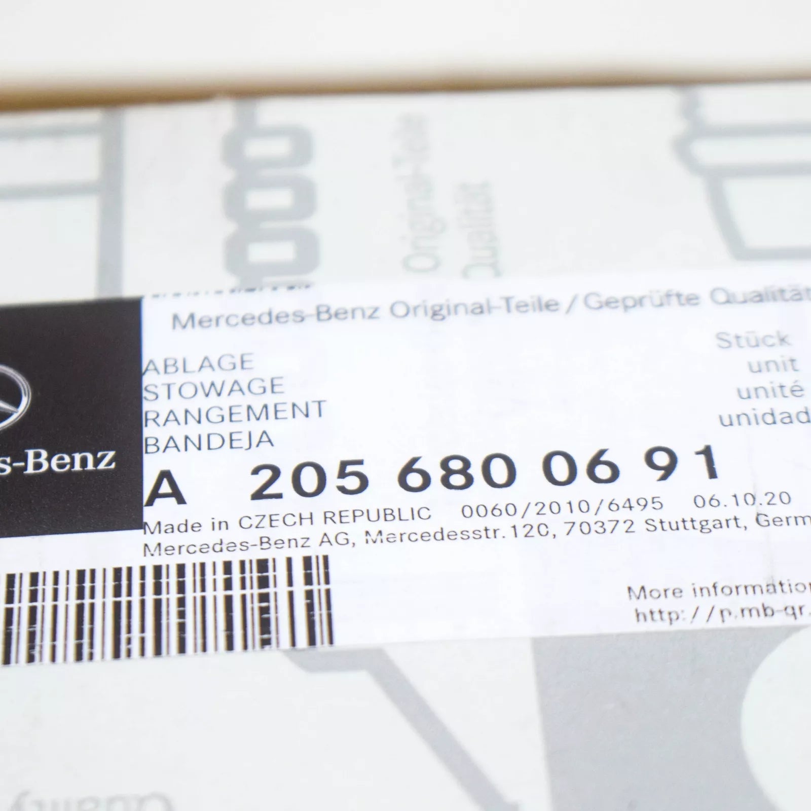 NEW MERCEDES-BENZ C-CLASS W205 FRONT CUP HOLDER A2056800691