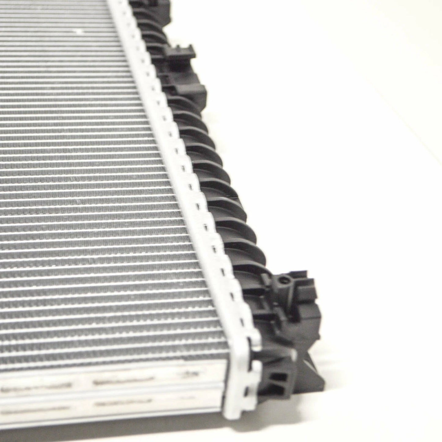 NEW AUDI Q7 4M MK2 AUXILIARY RADIATOR 4M0145804AA ORIGINAL