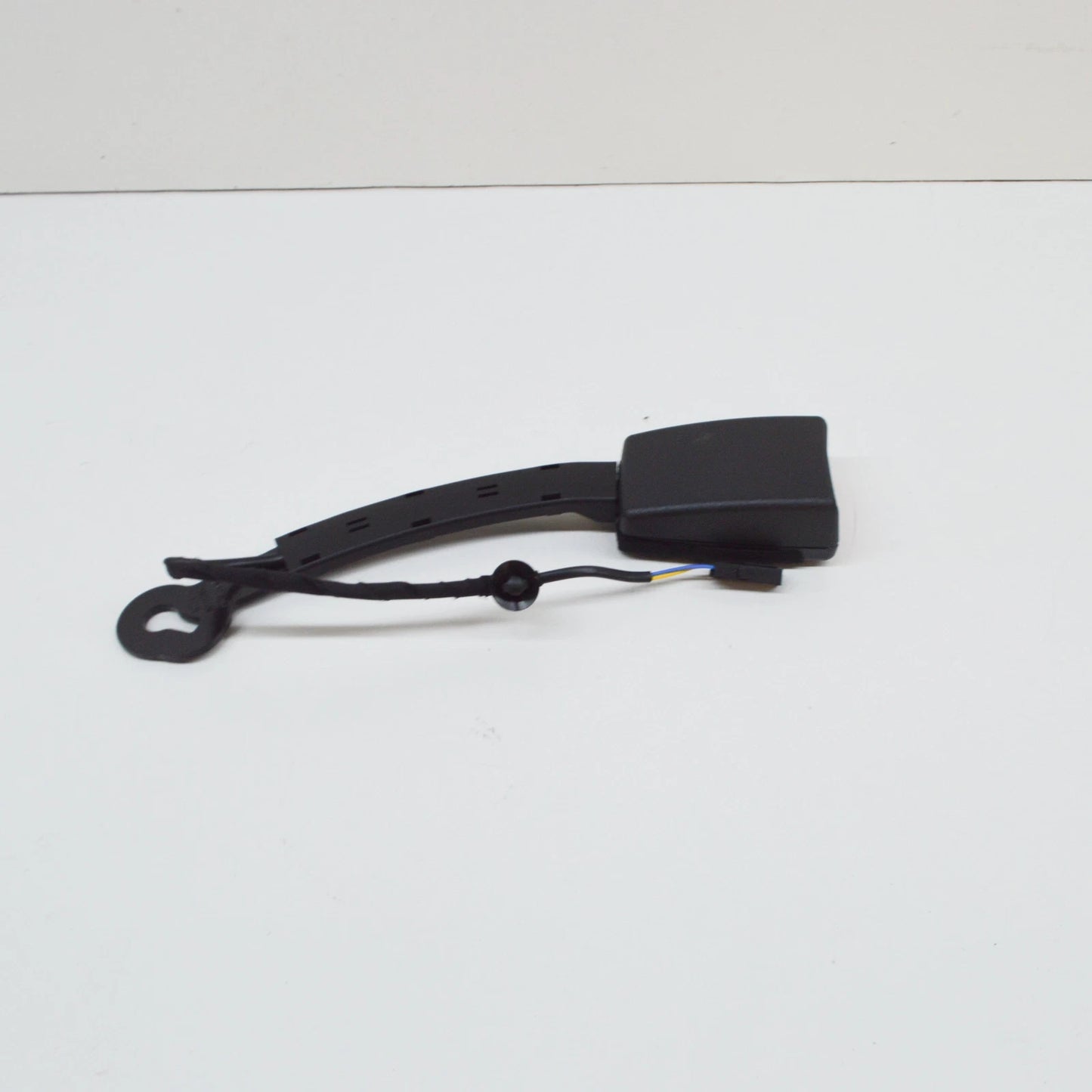 NEW VOLKSWAGEN GOLF MK7 FRONT RIGHT SEAT BELT LATCH 5G4857756EYLZ