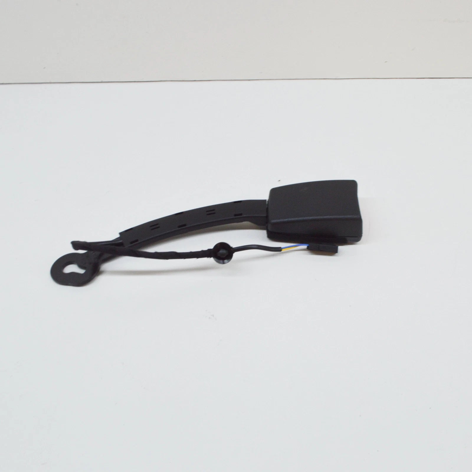 NEW VOLKSWAGEN GOLF MK7 FRONT RIGHT SEAT BELT LATCH 5G4857756EYLZ