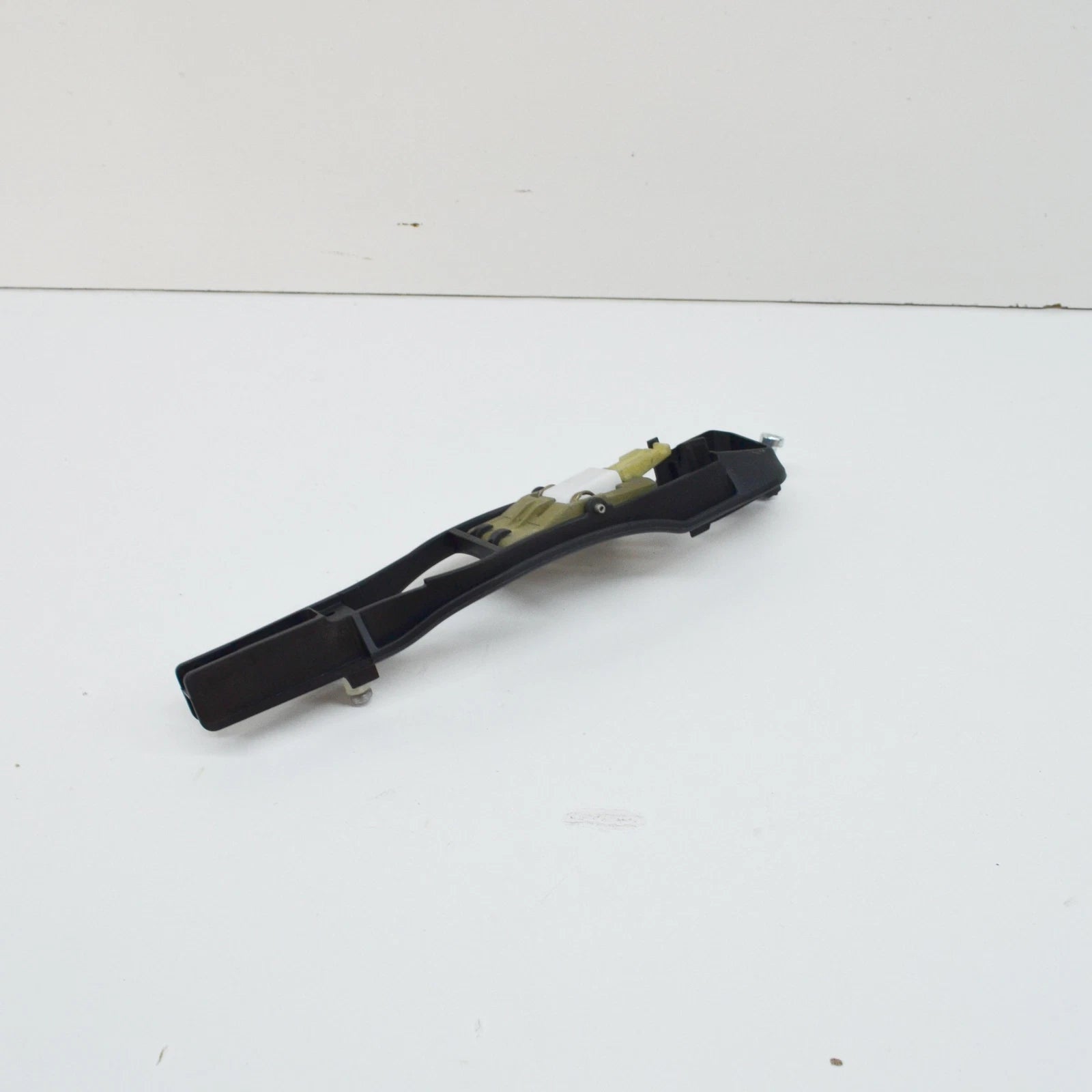 NEW BMW 3 E46 FRONT LEFT OUTSIDE DOOR HANDLE CARRIER 51218216121 8216121