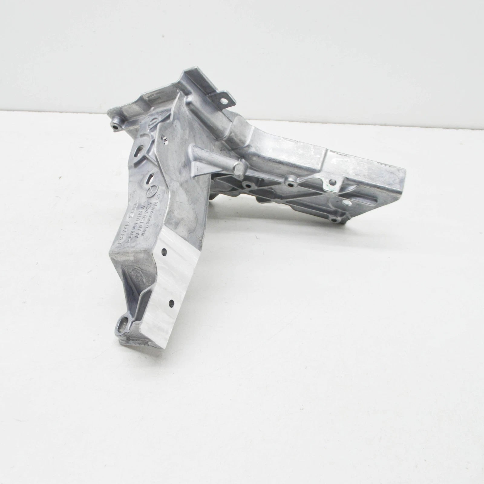 NEW MERCEDES-BENZ E W213 FRONT RADIATOR RIGHT SUPPORT A2536210700