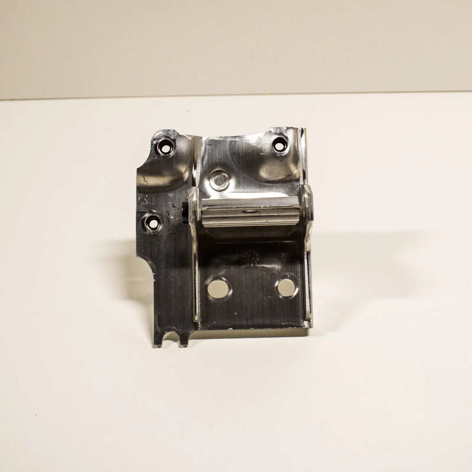 NEW BMW 5 GT F07 FRONT BUMPER SUPPORT RIGHT ADAPTER PLATE 51117186514 ORIGINAL