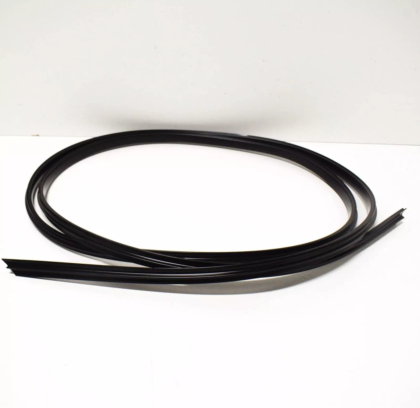 NEW BMW 5 E28 WINDSHIELD UPPER RUBBER MOULDING WEATHERSTRIP 51311959969 1959969