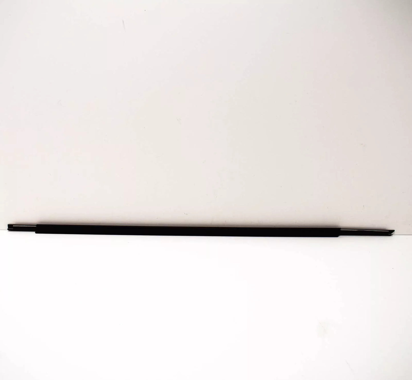 NEW BMW 5 E34 FRONT RIGHT DOOR OUTER WEATHER STRIP 51211944346 ORIGINAL