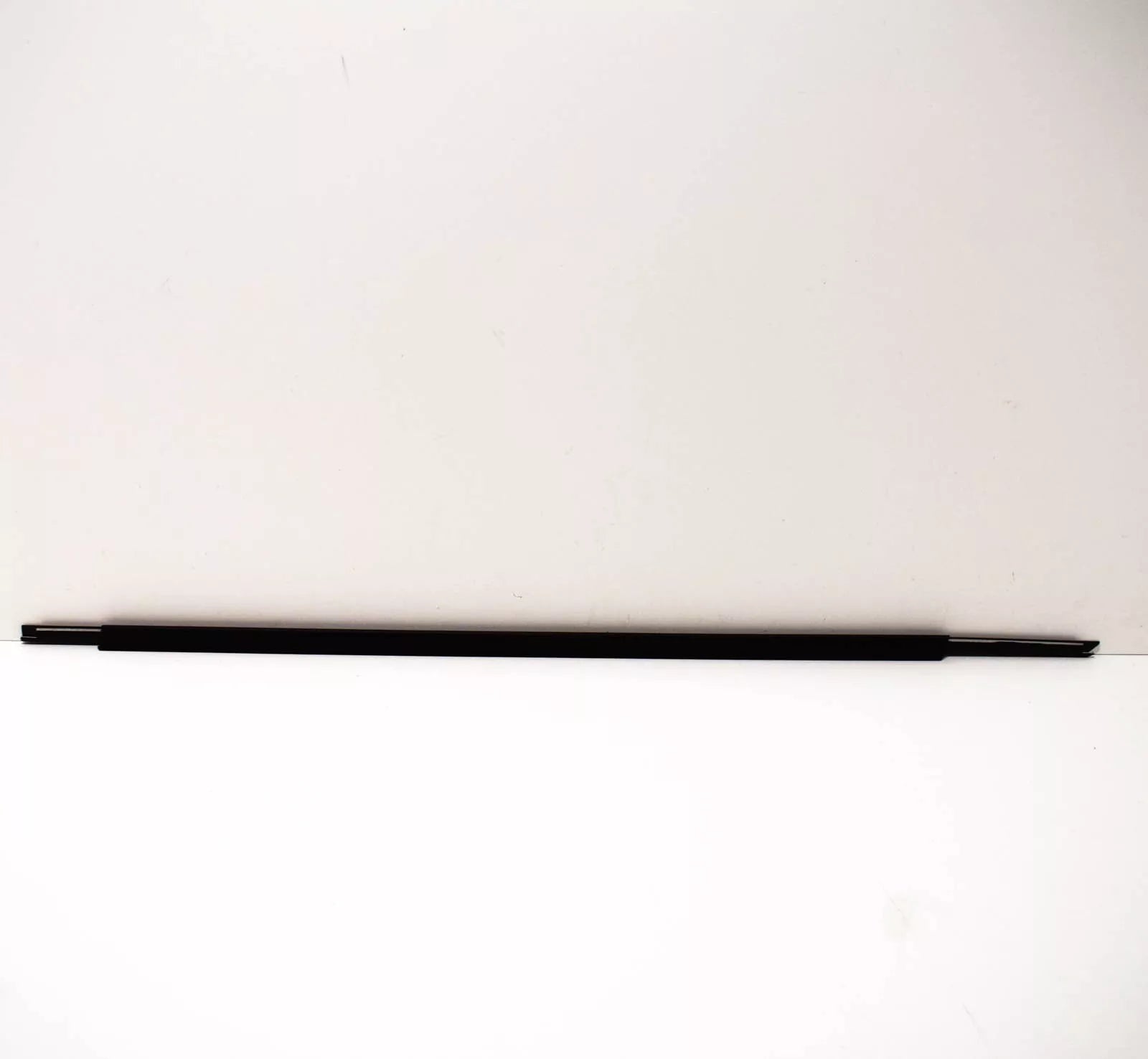 NEW BMW 5 E34 FRONT RIGHT DOOR OUTER WEATHER STRIP 51211944346 ORIGINAL