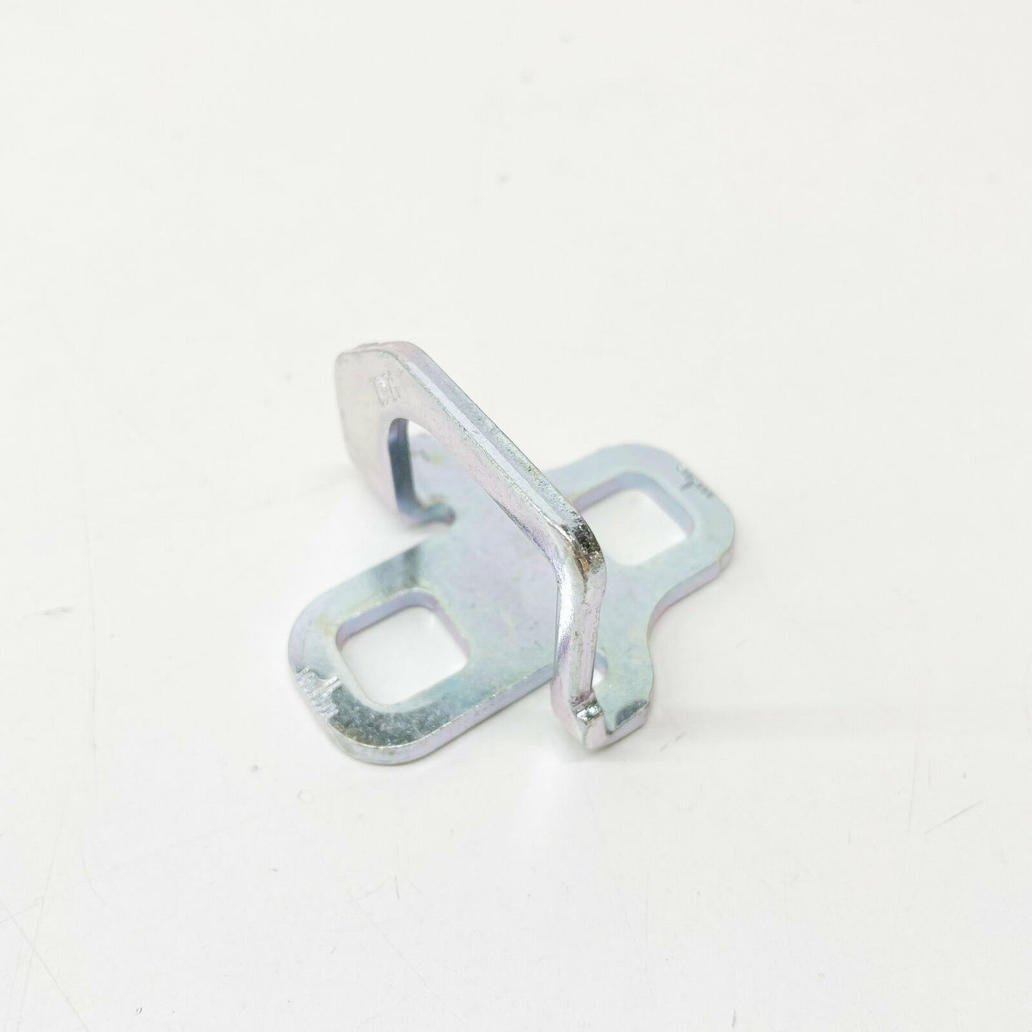 NEW MERCEDES-BENZ CLA COUPE C117 TAILGATE BOOTLID LOCK A2047580003 ORIGINAL