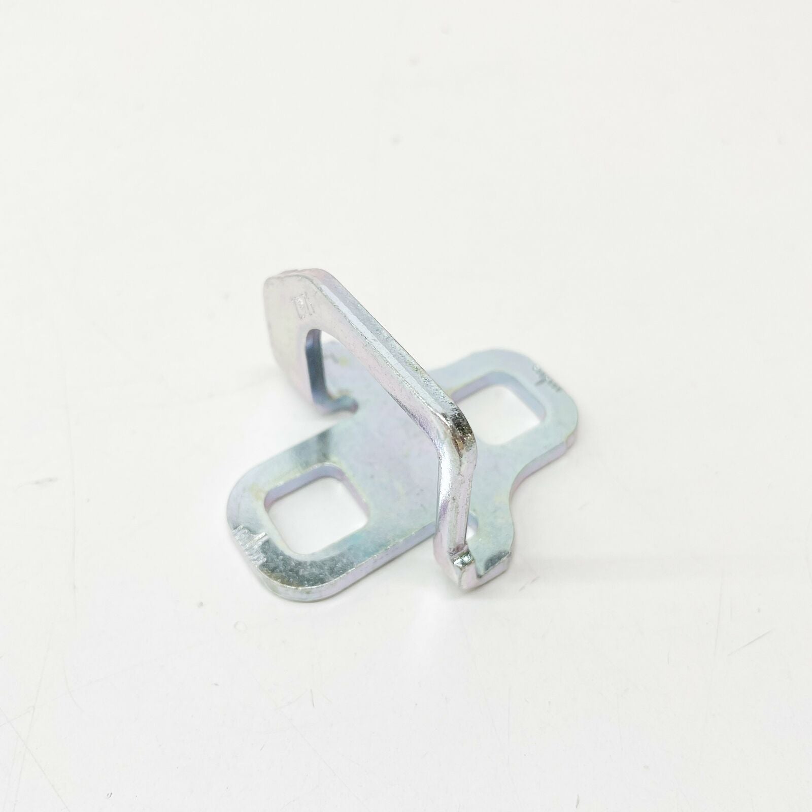 NEW MERCEDES-BENZ CLA COUPE C117 TAILGATE BOOTLID LOCK A2047580003 ORIGINAL