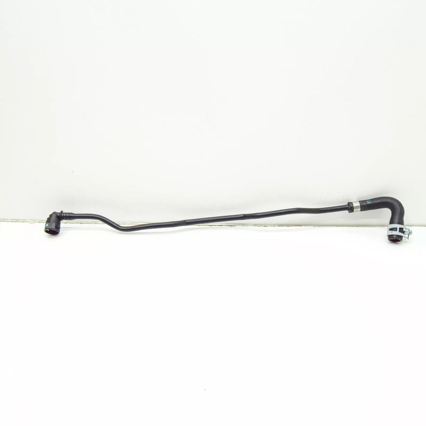 NEW MERCEDES-BENZ S W223 COOLANT EXPANSION TANK HOSE A2235012401 ORIGINAL