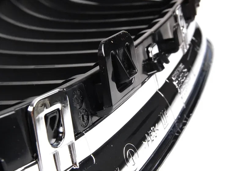 NEW BMW 3 E90 FRONT RADIATOR LEFT KIDNEY CHROME GRILLE 51137201967 ORIGINAL