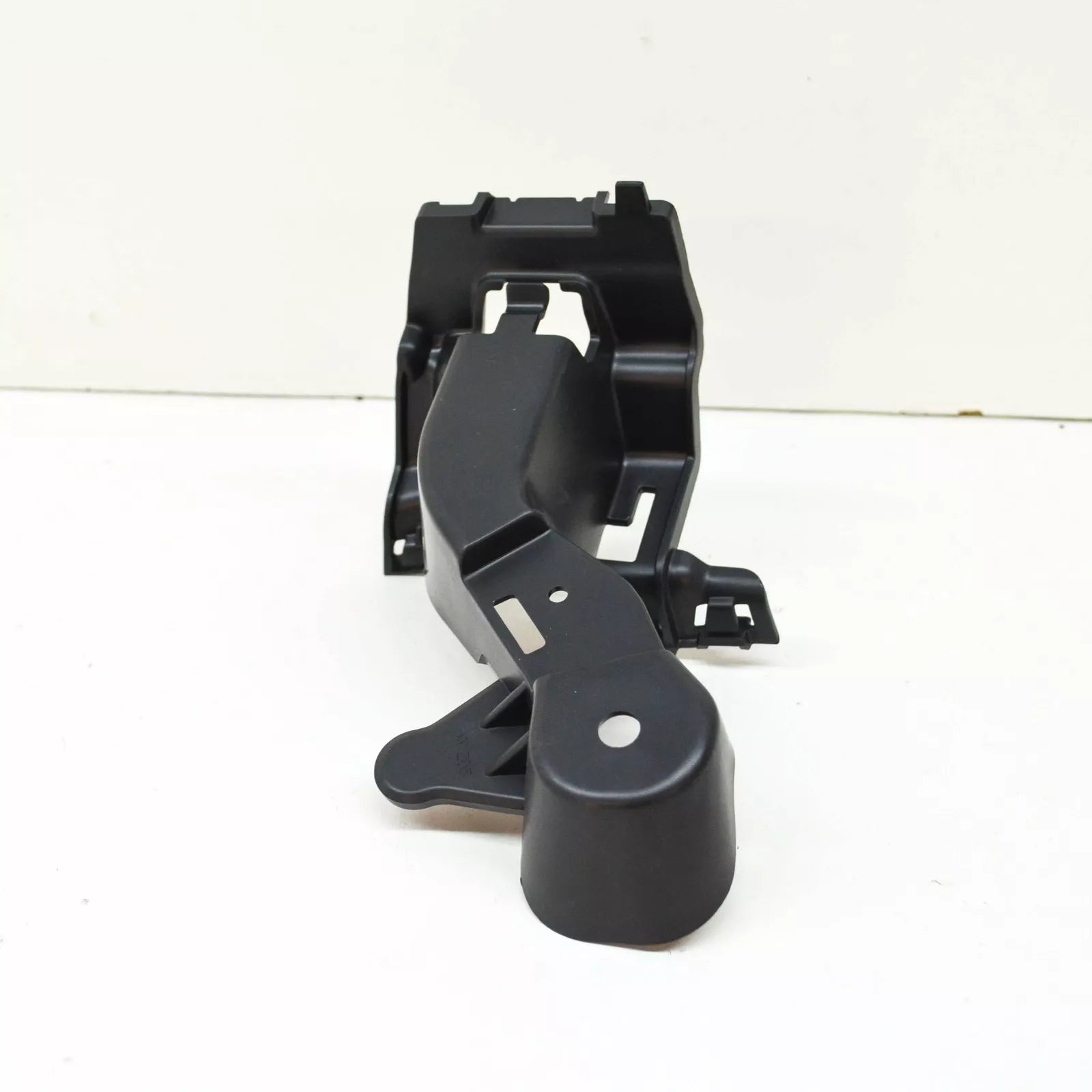 NEW MERCEDES-BENZ C W205 REAR BUMPER RIGHT BRACKET A2058850414