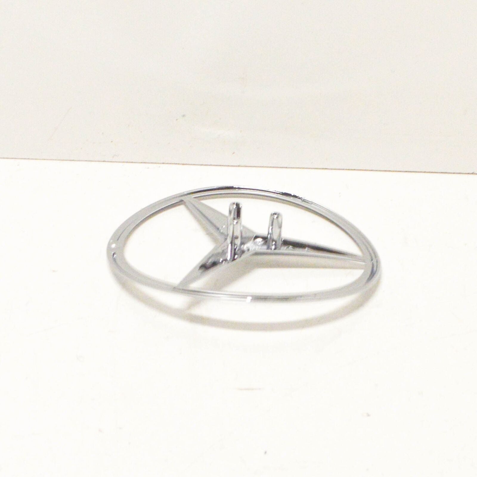 NEW MERCEDES-BENZ GLA X156 REAR TRUNK STAR LOGO EMBLEM A1568170016 ORIGINAL