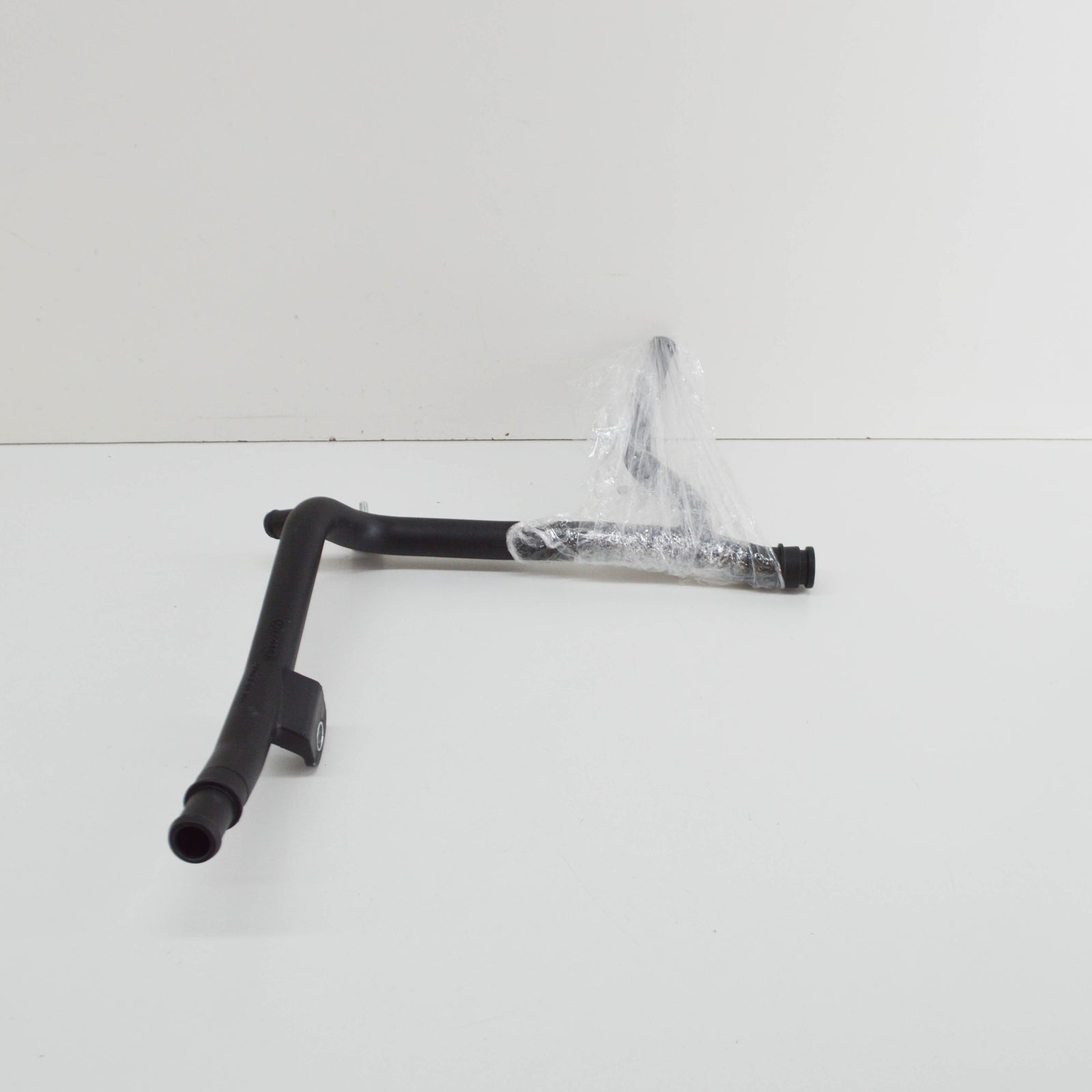 NEW AUDI A3 8P ENGINE COOLANT HOSE 06A121065DP ORIGINAL