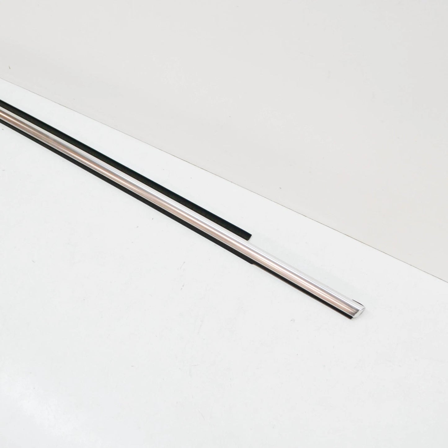 NEW AUDI A8 4H REAR RIGHT WINDOW SLOT SEAL WITH TRIM STRIP 4H4853764C2ZZ