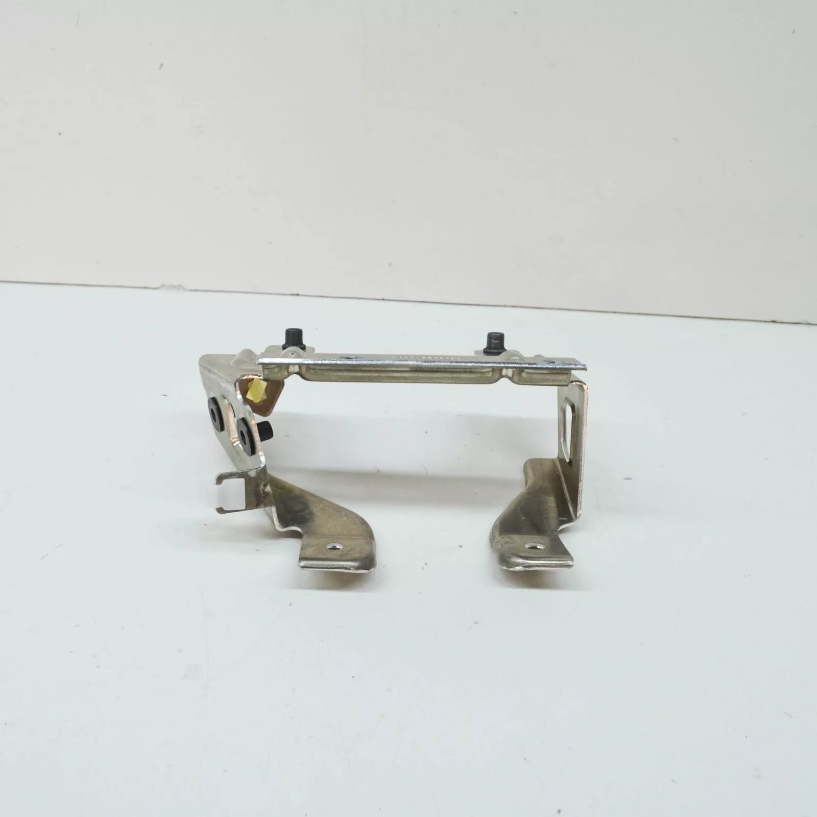 NEW BMW 3 F30 VACUUM PUMP BRACKET 34336868058 ORIGINAL