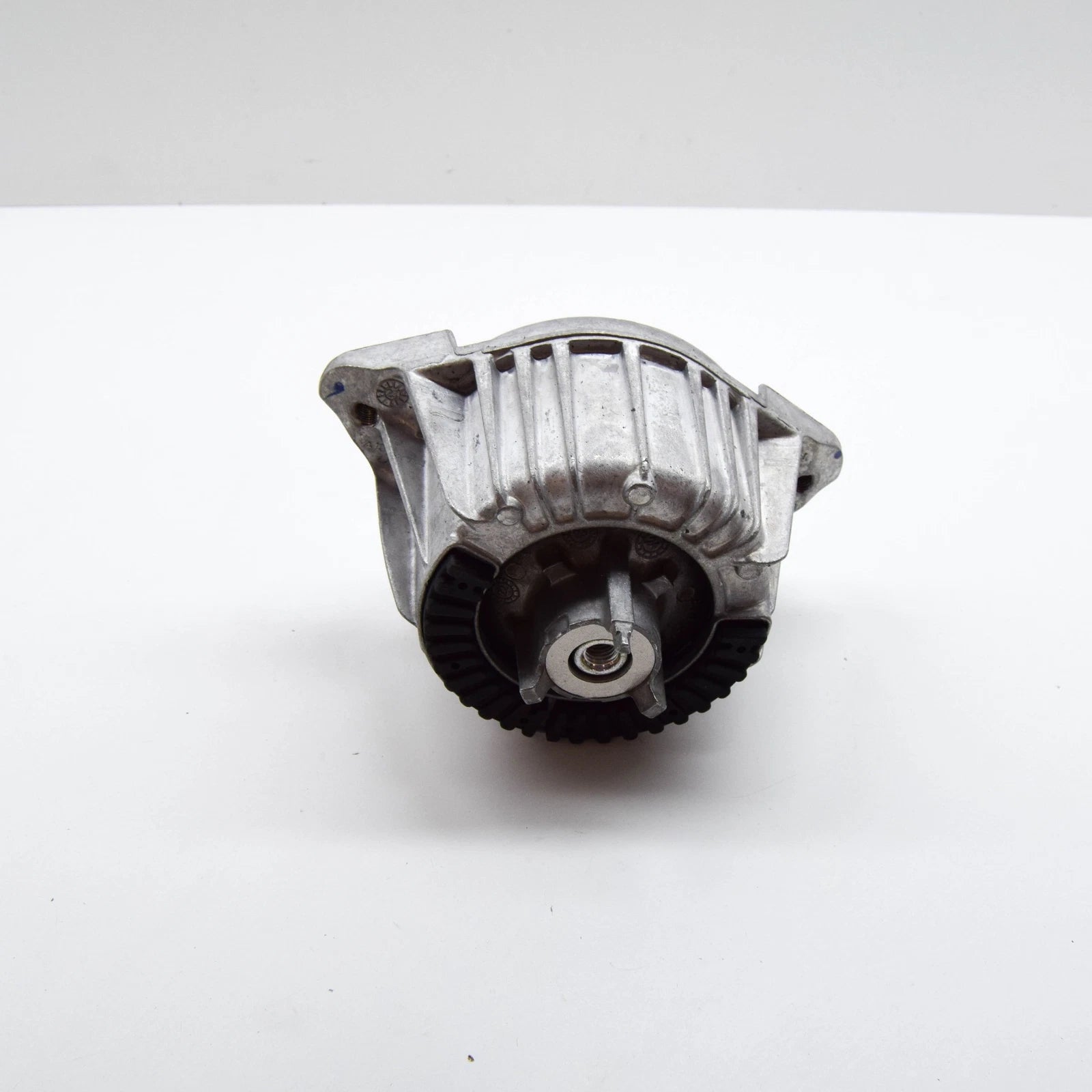 NEW MERCEDES-BENZ C W204 FRONT RIGHT ENGINE SUPPORT A2042405917 ORIGINAL