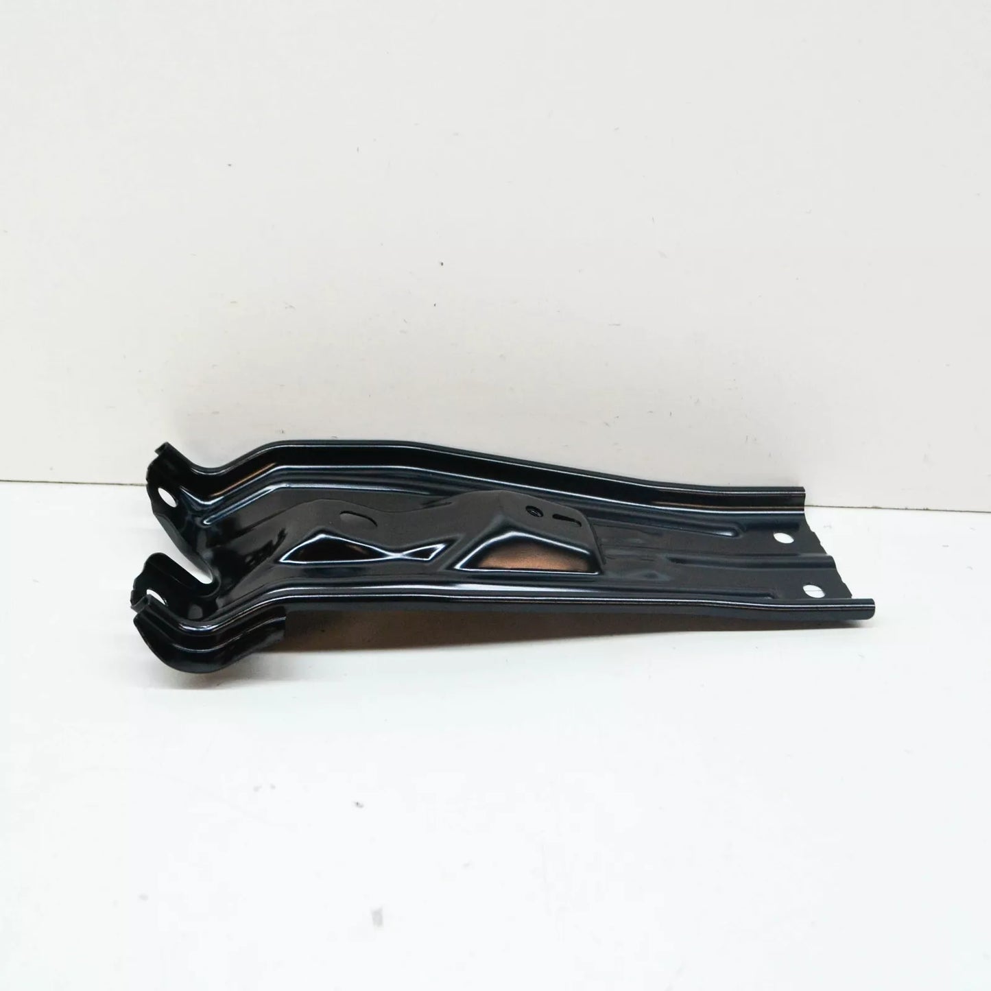 NEW VOLKSWAGEN TIGUAN AD FRONT CENTER SUPPORT CARRIER BRACKET 5NA805567 ORIGINAL