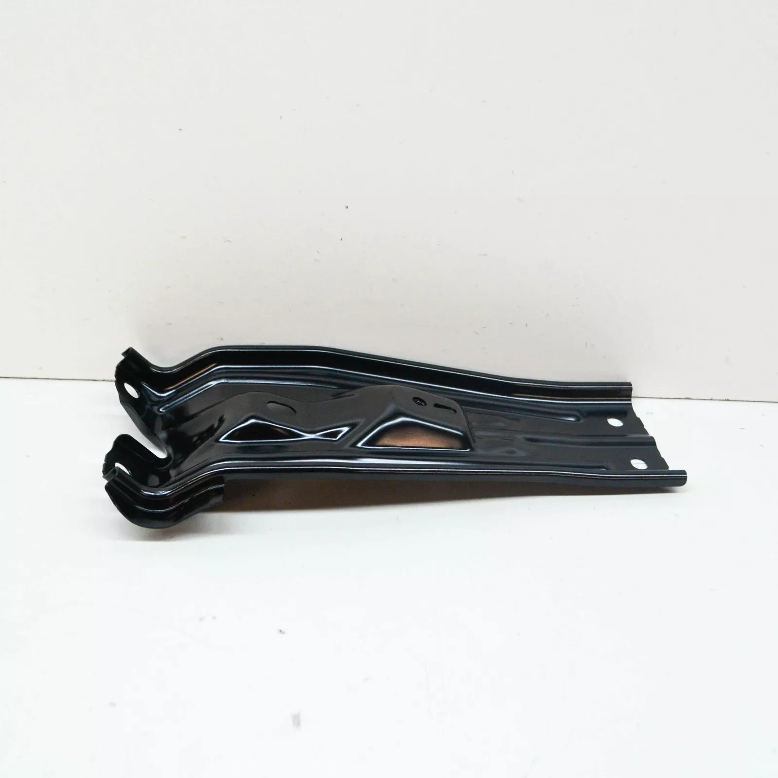 NEW VOLKSWAGEN TIGUAN AD FRONT CENTER SUPPORT CARRIER BRACKET 5NA805567 ORIGINAL