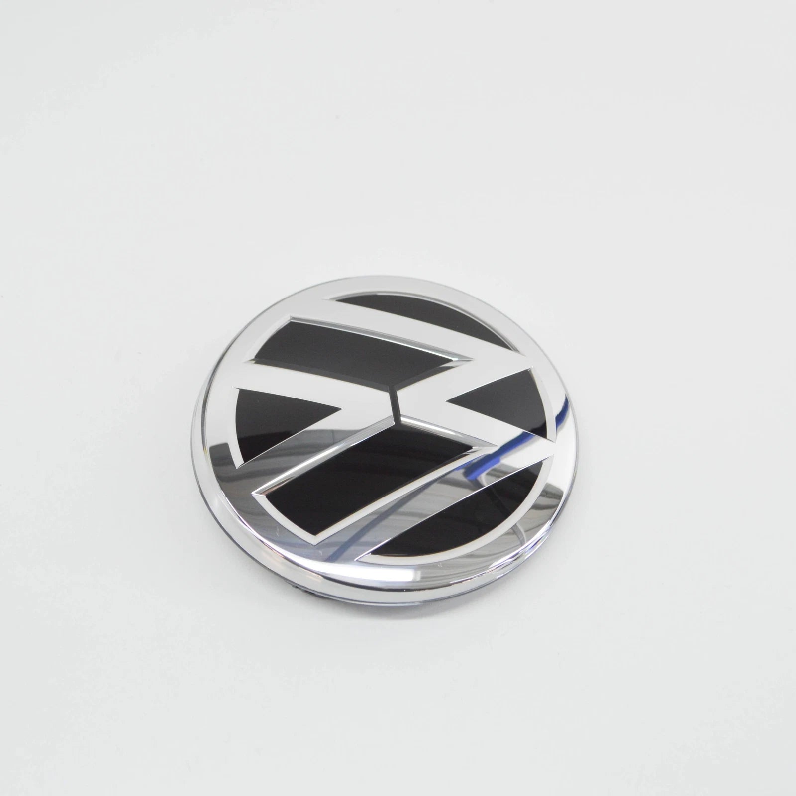 NEW VOLKSWAGEN SHARAN 7N MK2 FRONT RADIATOR GRILLE BADGE 7N0853601DJZA ORIGINAL