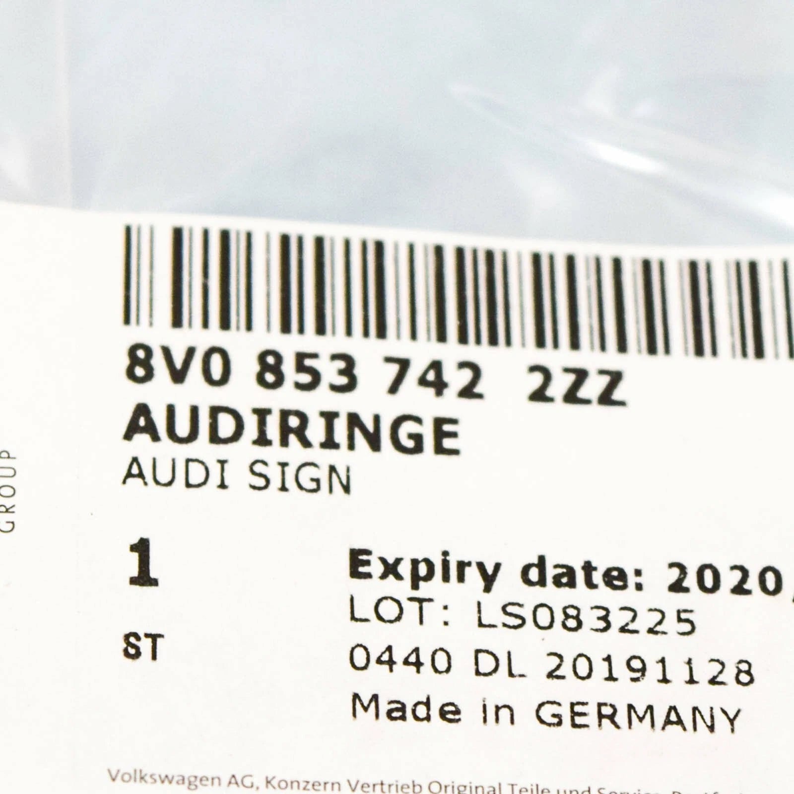 NEW AUDI TT 8S FRONT BONNET EMBLEM BADGE 8V08537422ZZ